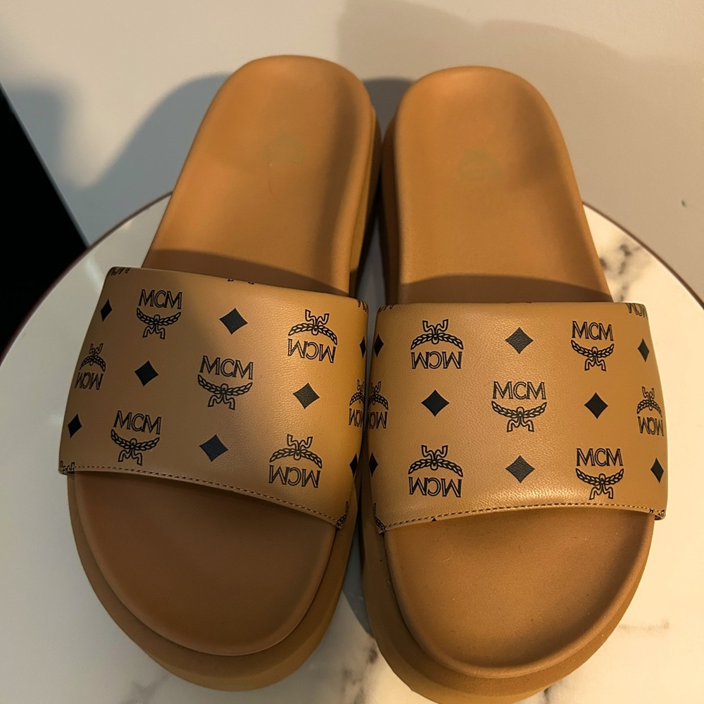 Brand New-Women's Athleta Platform Slide Sandals. Size: 39 Italy